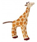 GIRAFA PEQUEÑA PASTANDO