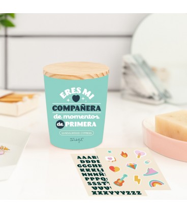 VELA AROMATICA PERSONALIZABLE CON PEGATINAS ERES MI COMPADERA DE MOMEN