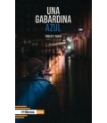 UNA GABARDINA AZUL