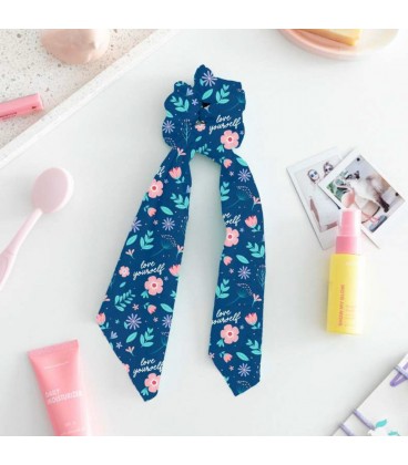 GOMA DE PELO CON LAZADA PARA UN SUPERRECOGIDO CON ESTILAZO